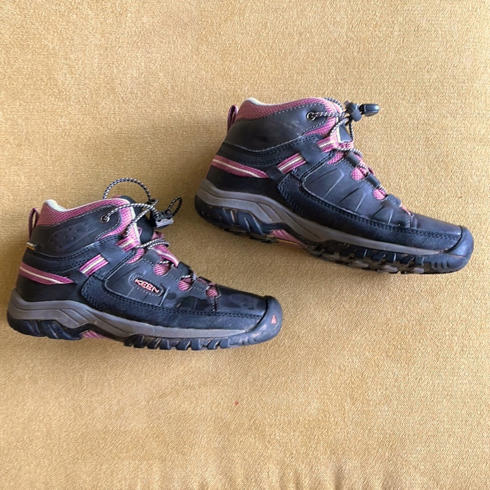Keen Girls Boots size 3